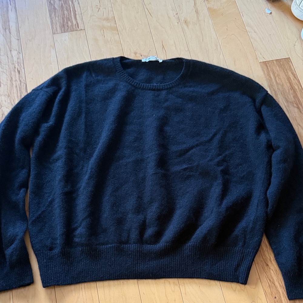Splendid, black cashmere sweater size medium LIKE NEW